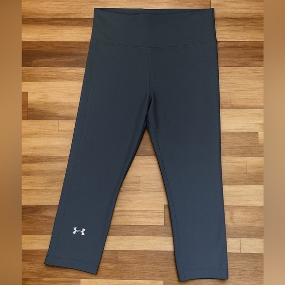 Women’s Under Armour Black Heat Gear Compression Leggings. Size Small. - Picture 1 of 2